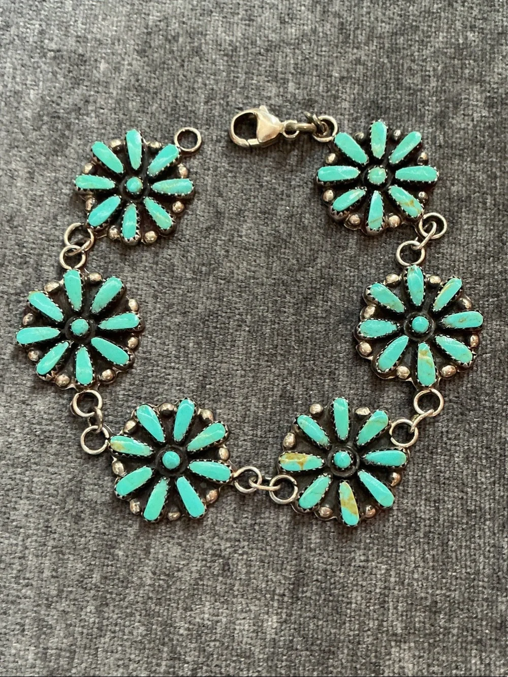 N/A bracelet features